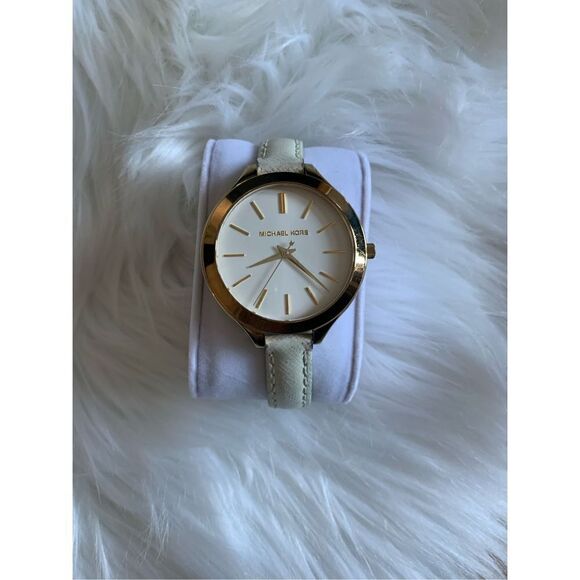 Michael Kors gold watch new battery - Picture 1 of 4